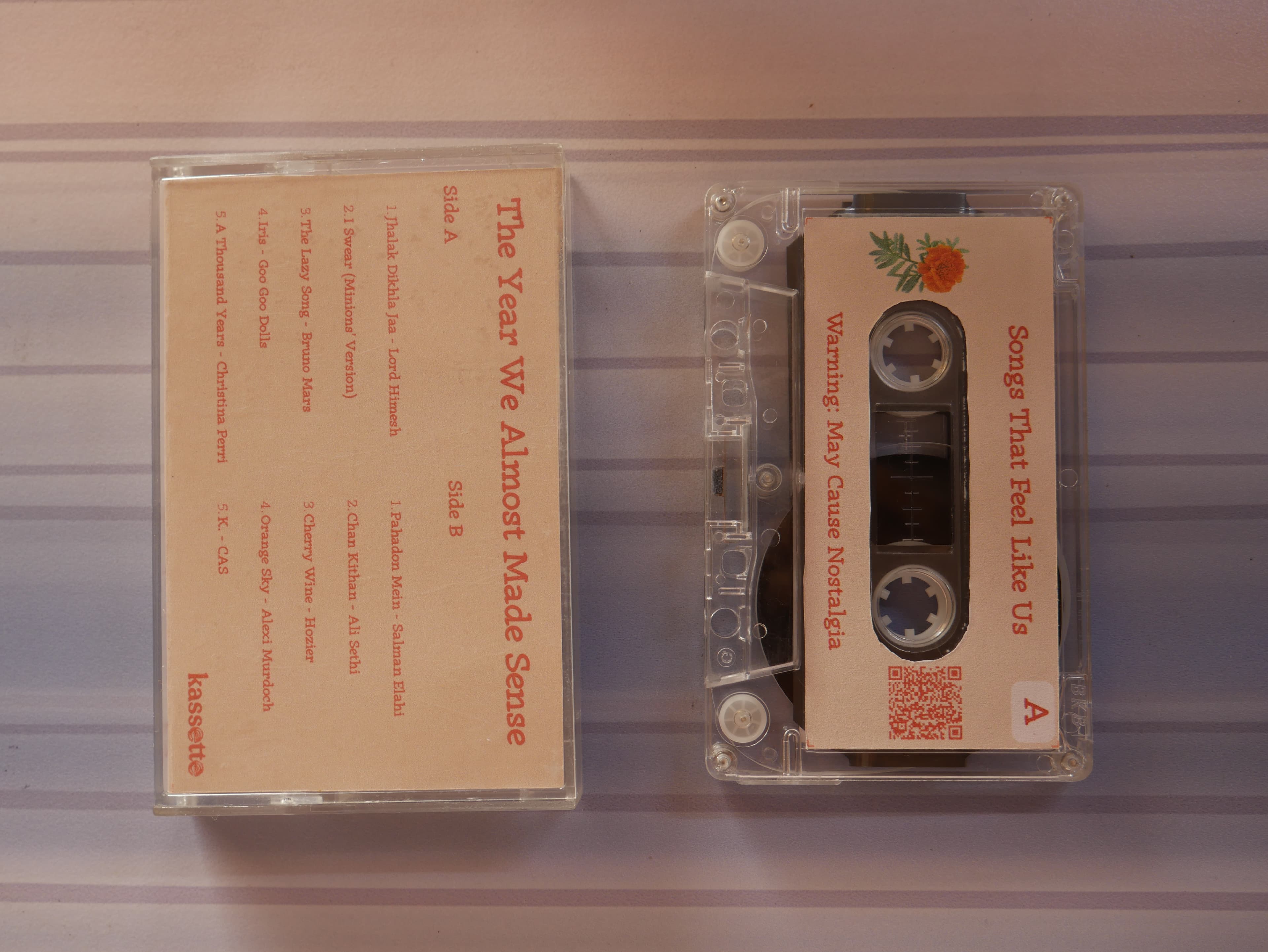 Kassette tracklist card and cassette tape