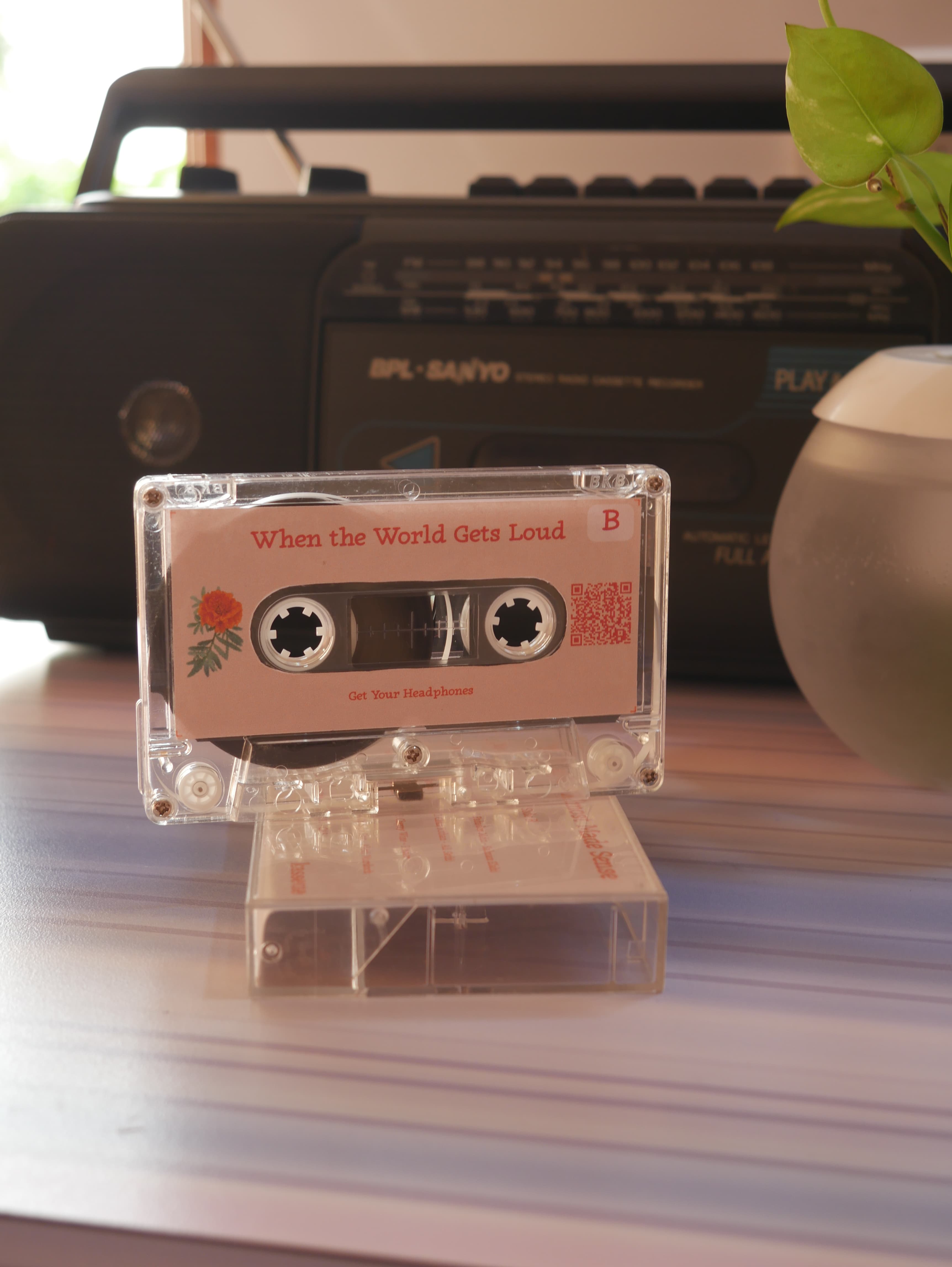 Kassette by window with boombox
